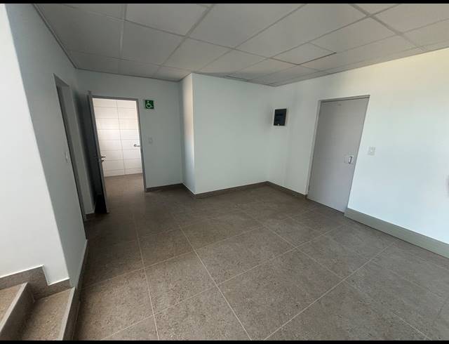 1,923M² WAREHOUSE TO LET IN FIRGROVE